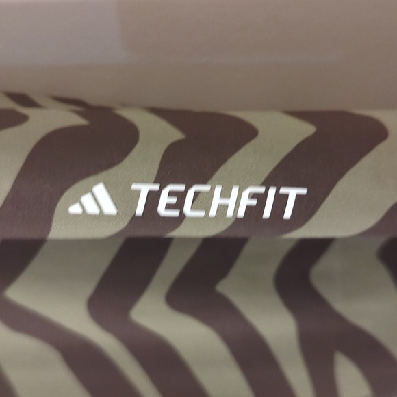 Brand new Large zebra adidas spandex performance legging - Picture 2 of 4